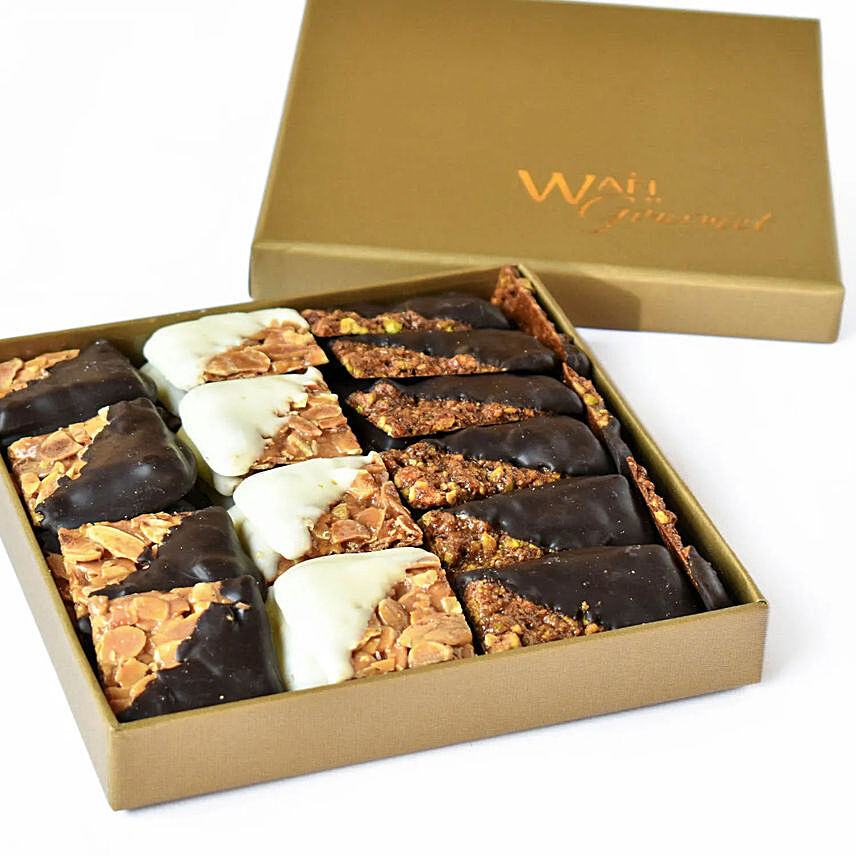 علبة شوكولاتة لذيذة غنية بالمكسرات من وافي بوزن 600 غم: Gifts Pk