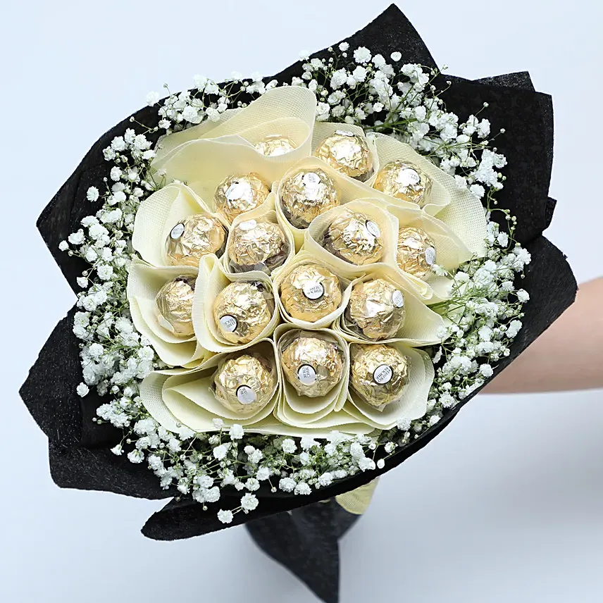 باقة مبهجة من شوكلاتة فيريرو روشيه وورد الجبسوفيليا : Ferrero Rocher Chocolates