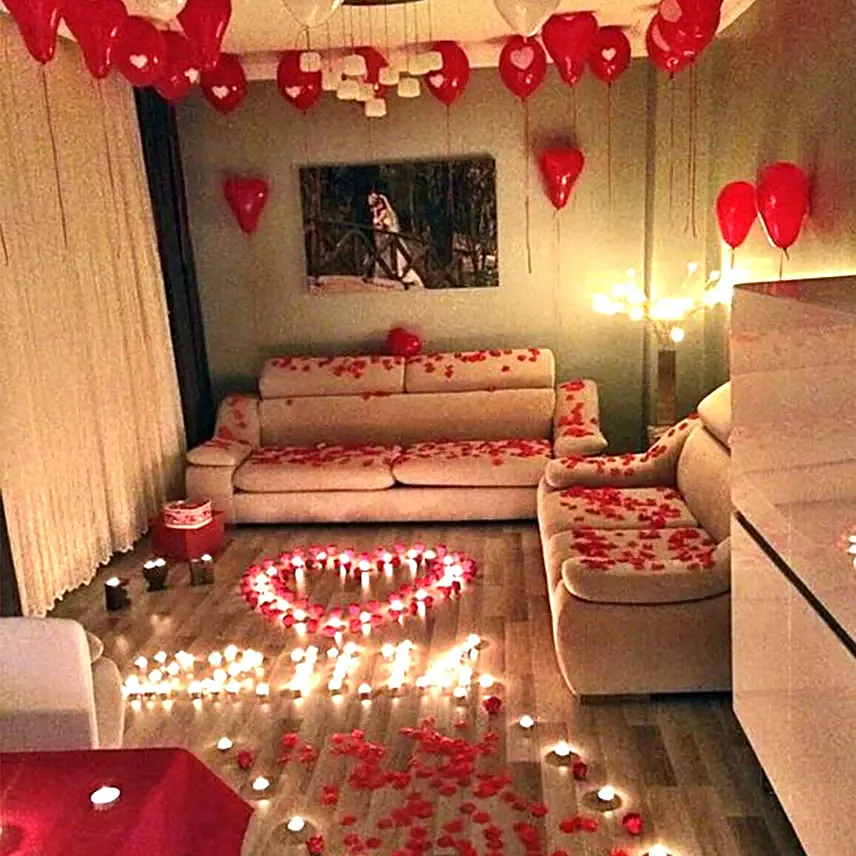 Romantic Decor Of Balloons and Candles: Experiential Gifts 