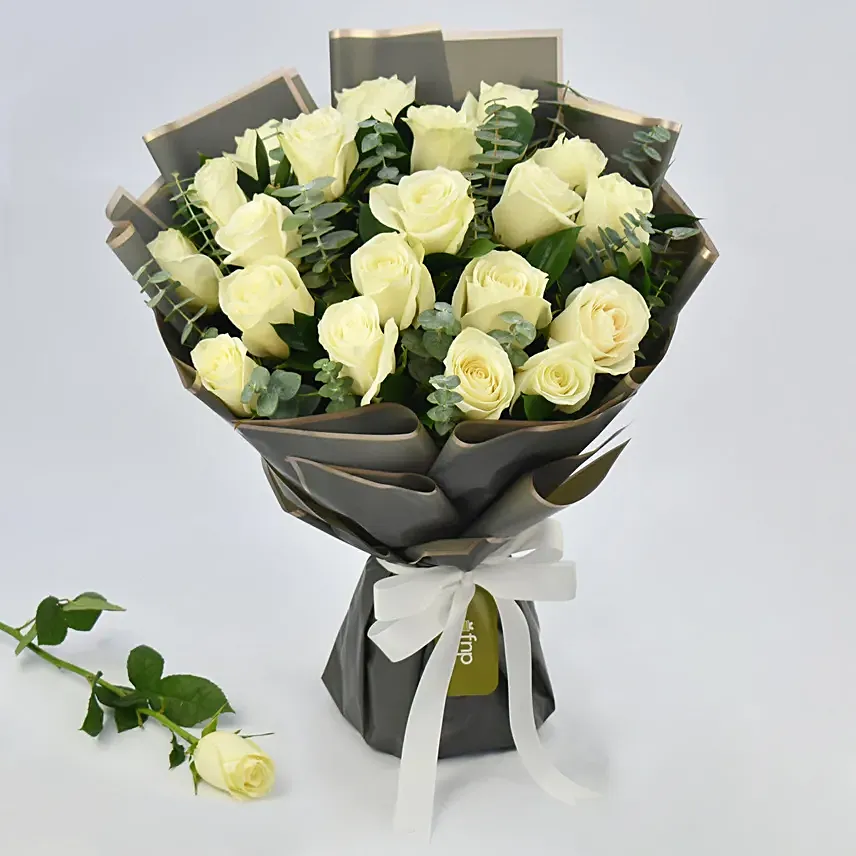Serene 20 White Roses Bouquet: Flower Wreath