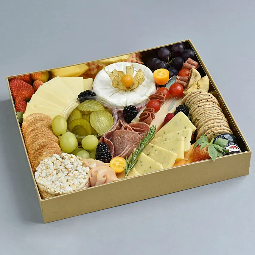 Small Cheese Box with Condiments: Christmas Gifts for Coworker