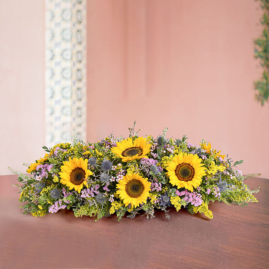 Sunflowers Flower Table Arrangement: Christmas Flower Arrangements