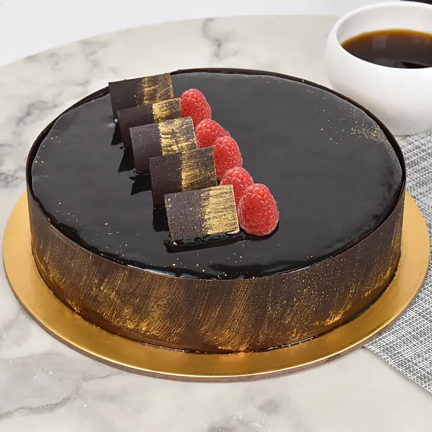 Swiss Milk Chocolate Cake: Birthday Gifts to Dubai