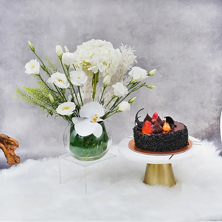 White Beauty Flowers with Chocolate Fudge Cake: Gifts Combos 