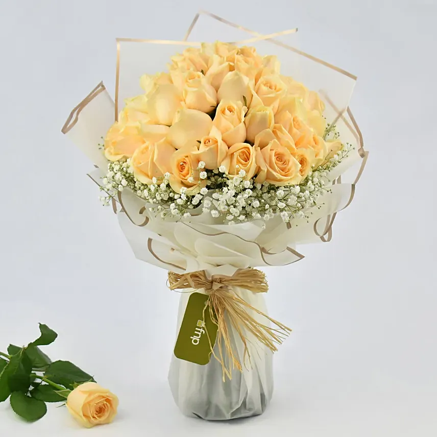 35 Peach Roses Bouquet: Romantic Flowers 