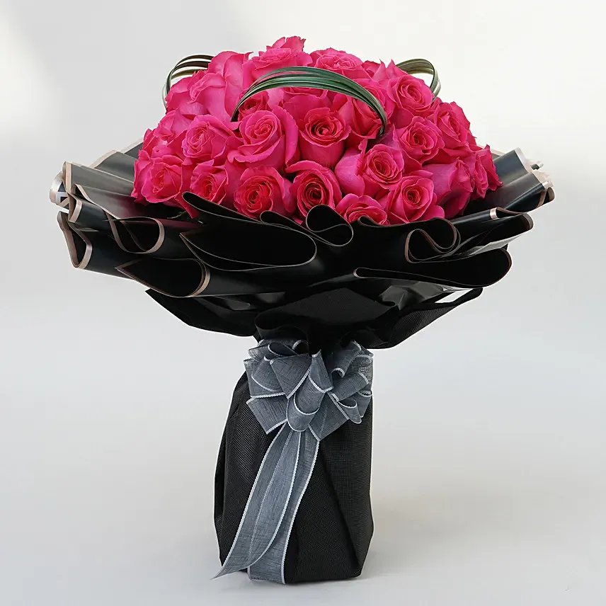 هدية باقة ورد جوري زهري لفة لون أسود: الورود الوردية
