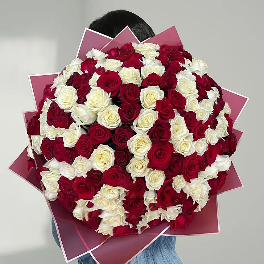 200 Red and White Roses Bouquet: Romantic Flowers 