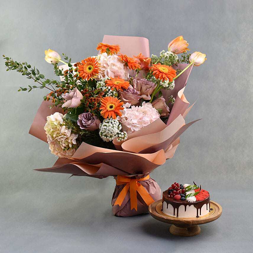 Amber Awe Flowers With Cake: Premium Gifts