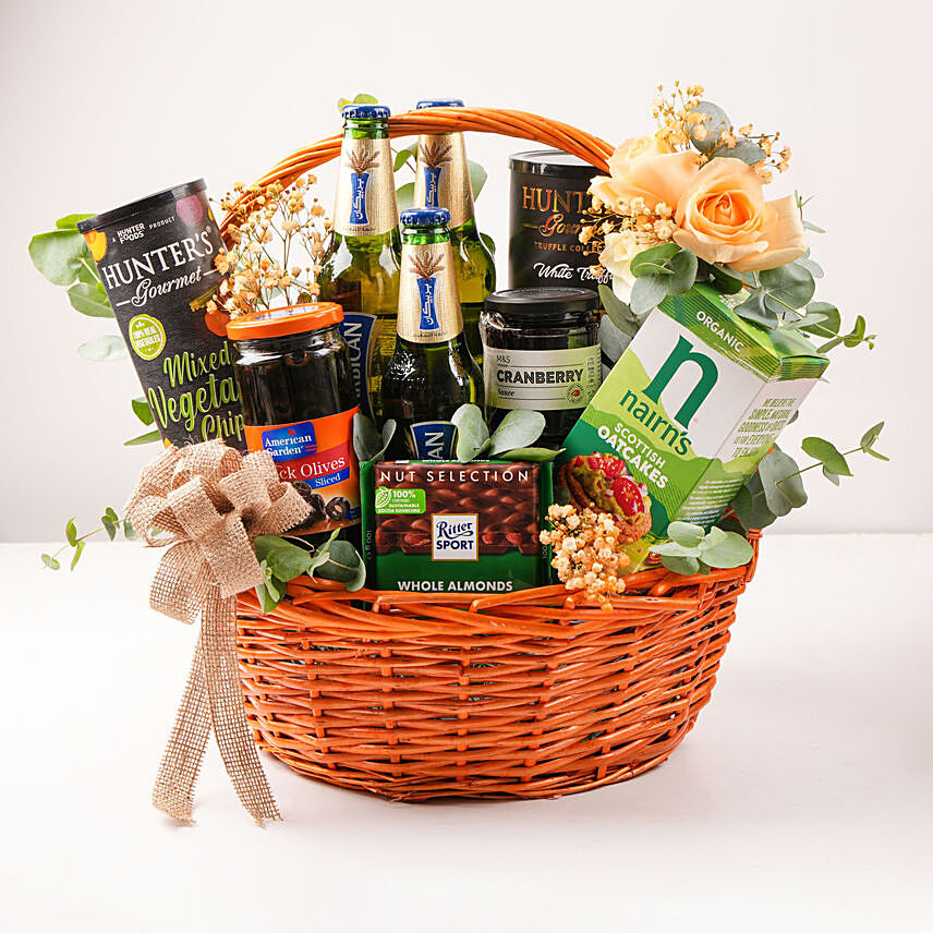 Basket of Fizz and Nibbles: Gift Hampers