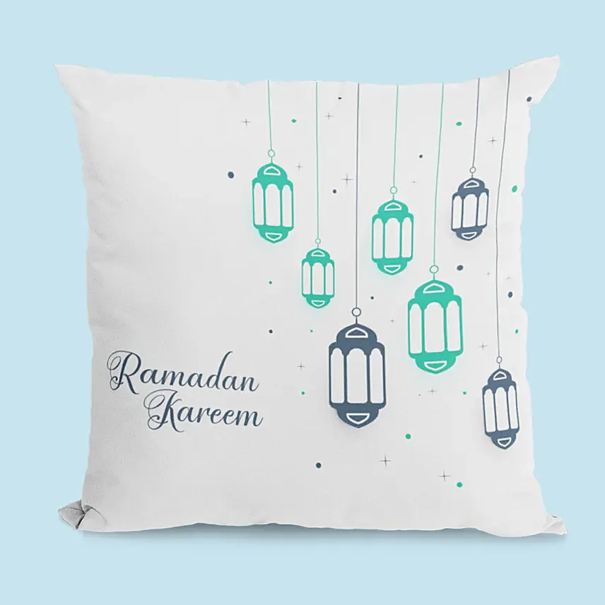وسادة بيضاء مصصمة بتصميم فوانيس رمضان كريم: هدايا مخصصة لرمضان