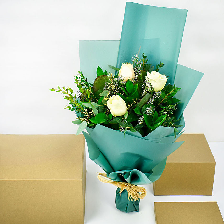 Bouquet Of White And Peach Roses: 