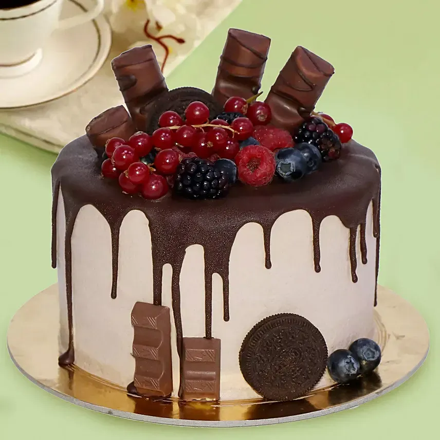 Candy Topped Choco Cake: Men's Day Gifts