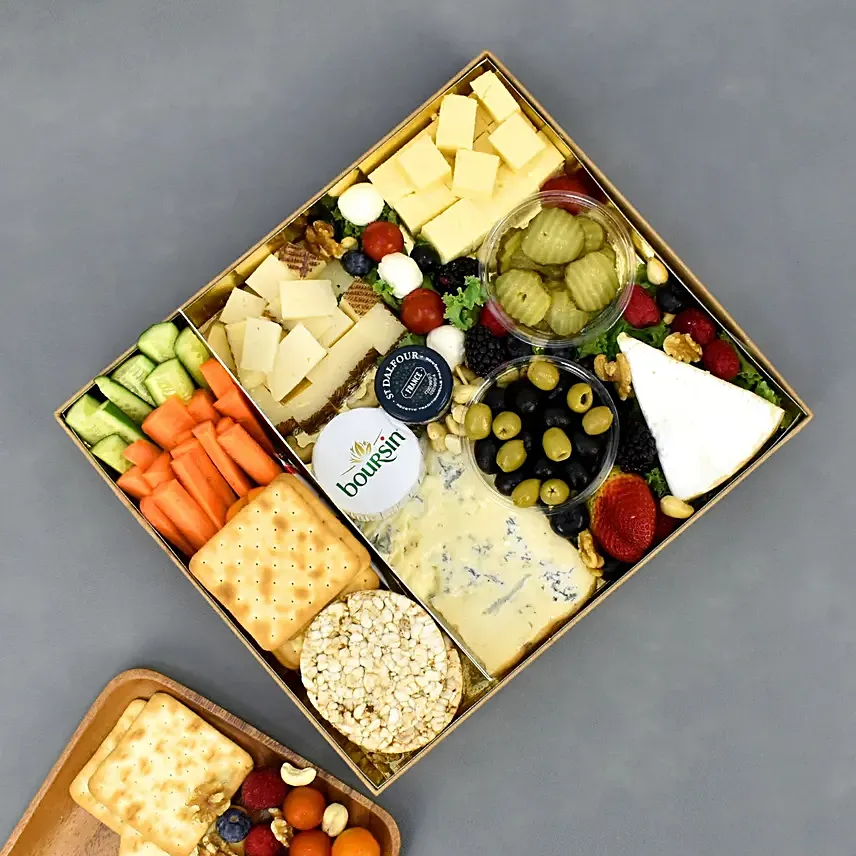 صندوق سناكات صحي مثل الجبنت والزيتون والمخلل والخضار: هدية تشيز بوكس