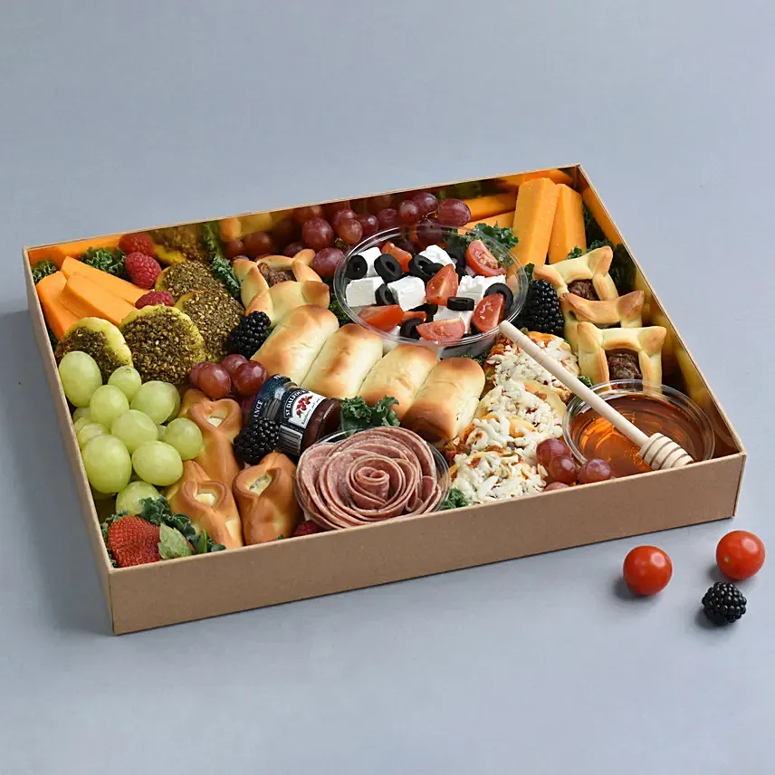 Cheese Box With Condiments: Cheese Boxes