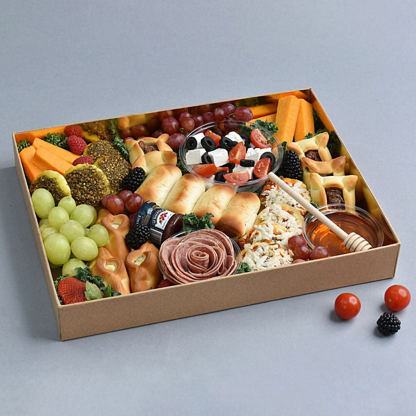 Cheese Box With Condiments: 