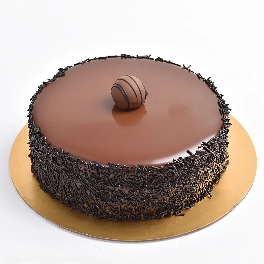 Delightful Chocolate Fudge Cake: Cake for Mom
