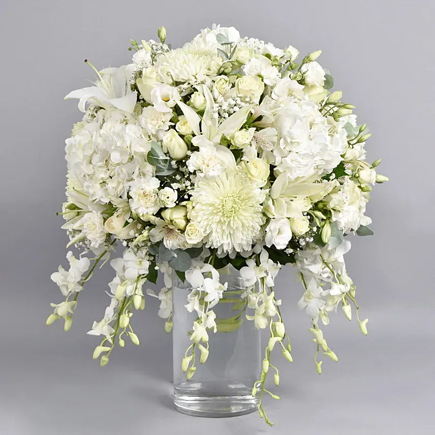Enchanting White Flower Arrangement: White Flowers Bouquet