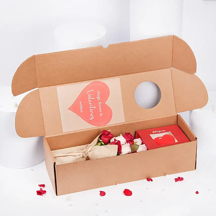 Red and Pink Roses with Cake in a Box: Flowers and Cake 