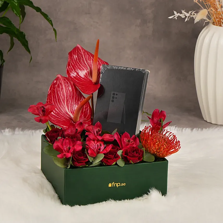 Samsung Galaxy S24 Ultra 5G With Flowers: Valentine Gifts Dubai