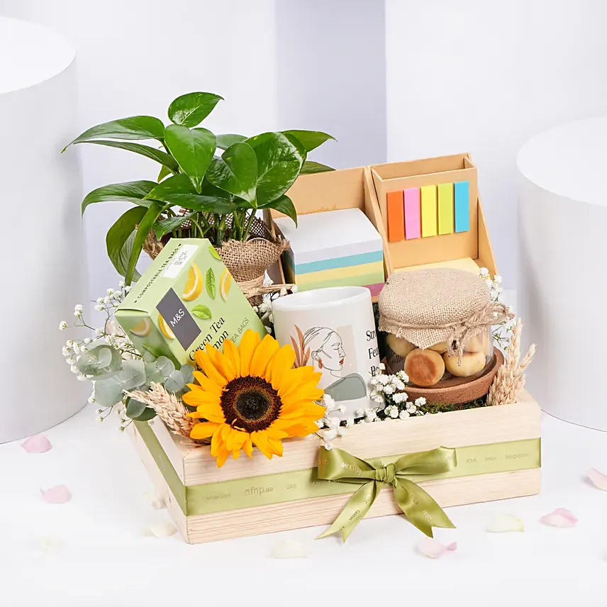 Perfect Desktop Hamper For Her: Tea and Coffee Gift Hampers