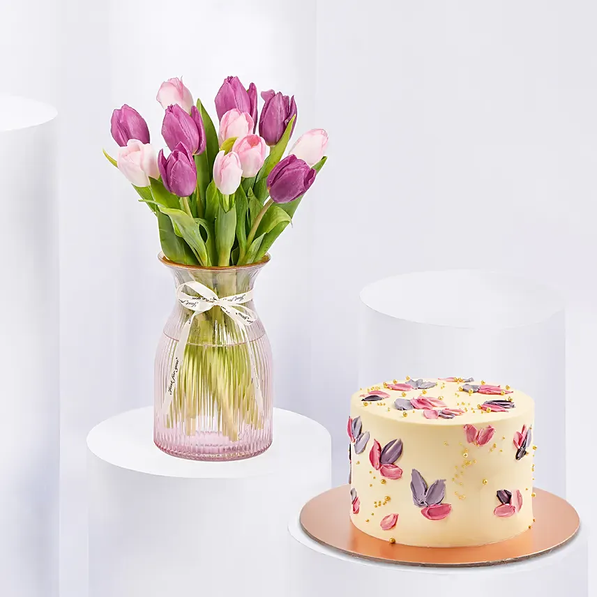 هدايا يوم المرأة العالمي - باقة ورد توليب وردي وكيكة: زهور وشوكولاتة لعيد الأم