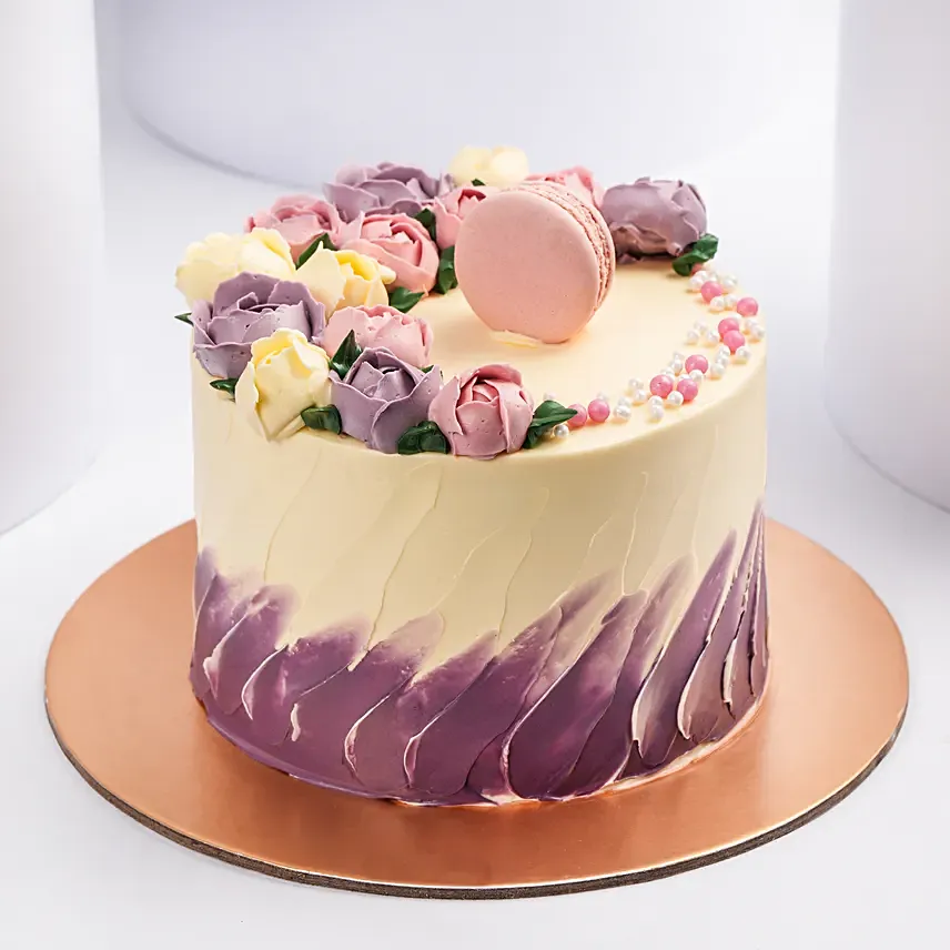 Flowers And Macaroon Chocolate Cake: 