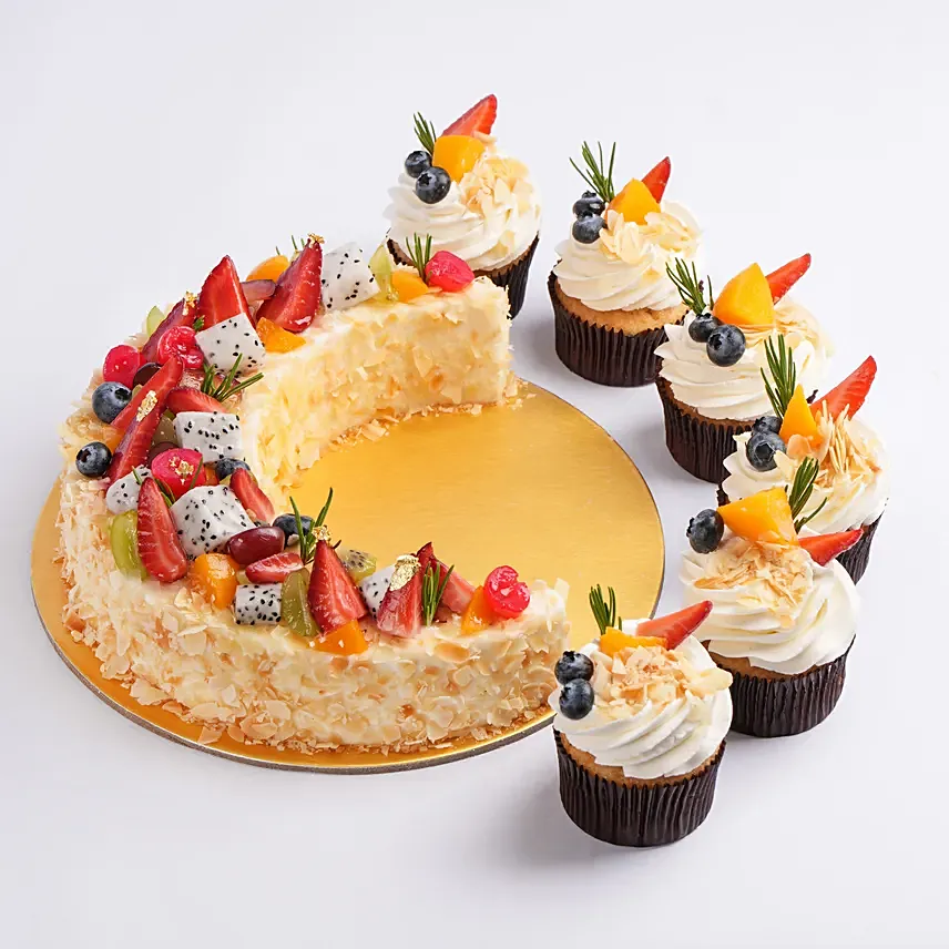 Cresecent Moon Fruit Cake and Cupcakes: Eid Mubarak Cake