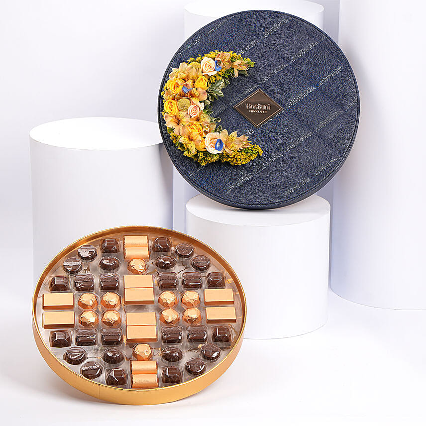 بوكس شوكولاتة بستاني 50 قطعة مزين بهلال ورد: Bostani Chocolates