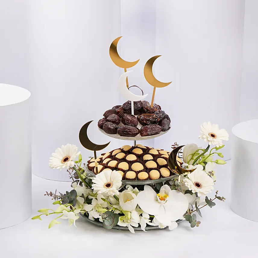 Wishes of Moonshine Happiness: Ramadan Kareem Cakes