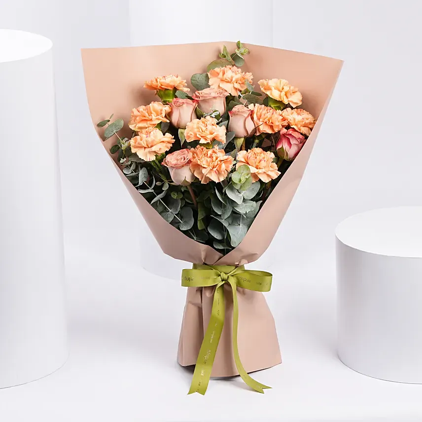 Carnation and Cappucino Rose Bouquet: Flower Delivery Dubai