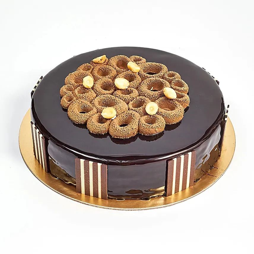 Crunchy Chocolate Hazelnut Eggless Cake: Anniversary Eggless Cakes