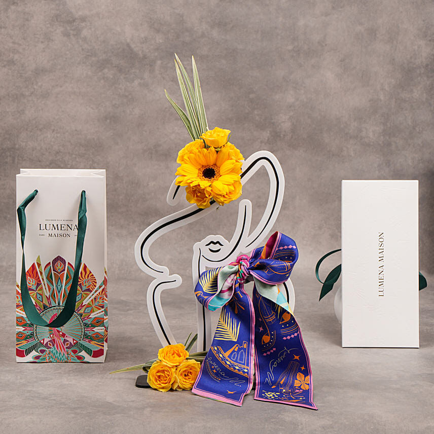 لومينا ميزون وشاح حريري مع باقة ورد: Lumena Maison Gifts