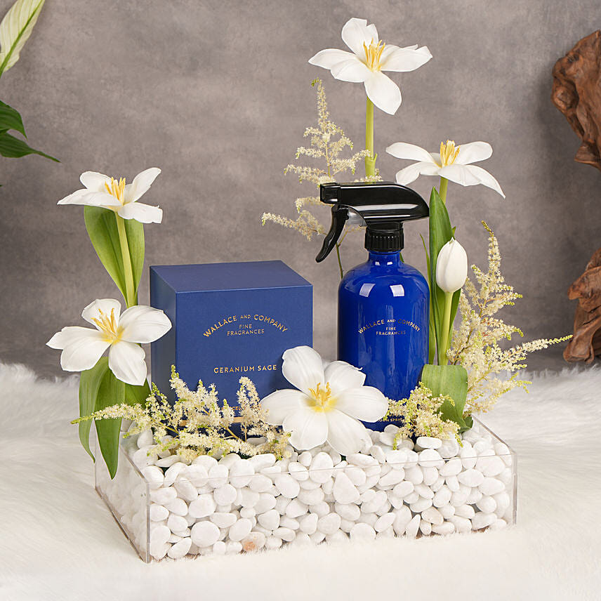 مجموعة معطرة من والاس مع فور ايفر روز زرقاء في فازة فاخرة: والس أند كو للعطور والروائح المنزلية