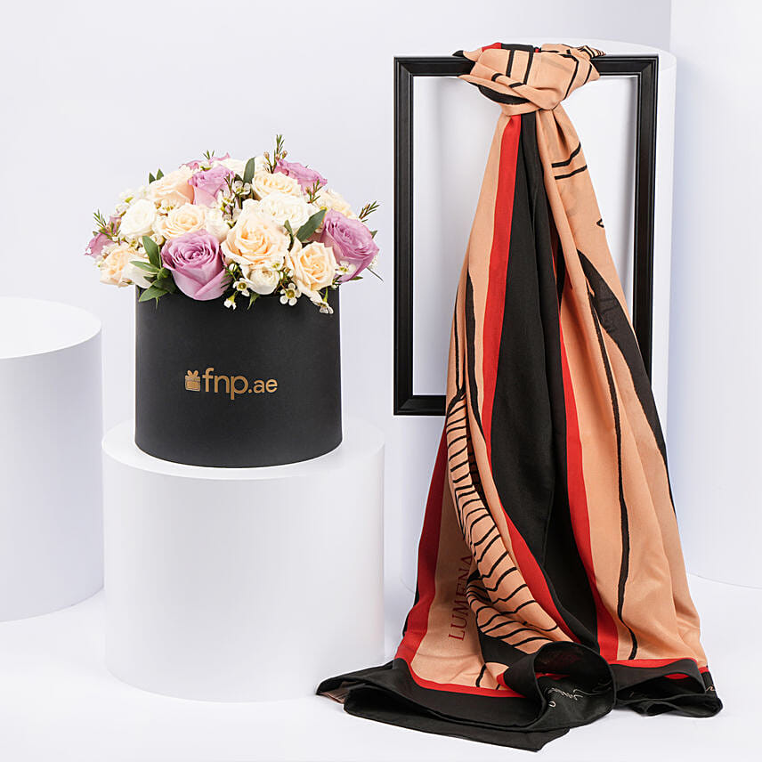كومبو يوم المرأة الاماراتية | شيلة شيفون مع بوكس ورود أنيق : Lumena Maison Gifts