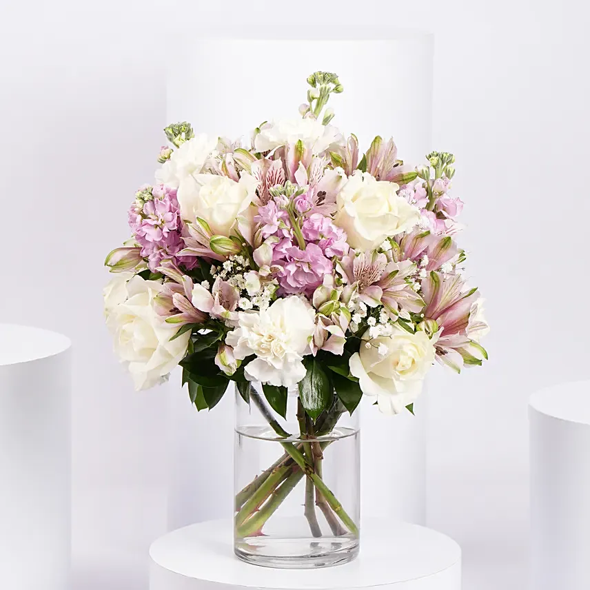 Pink and White Floral Bunch In Glass Vase: Flower Delivery In Umm Al Quwain