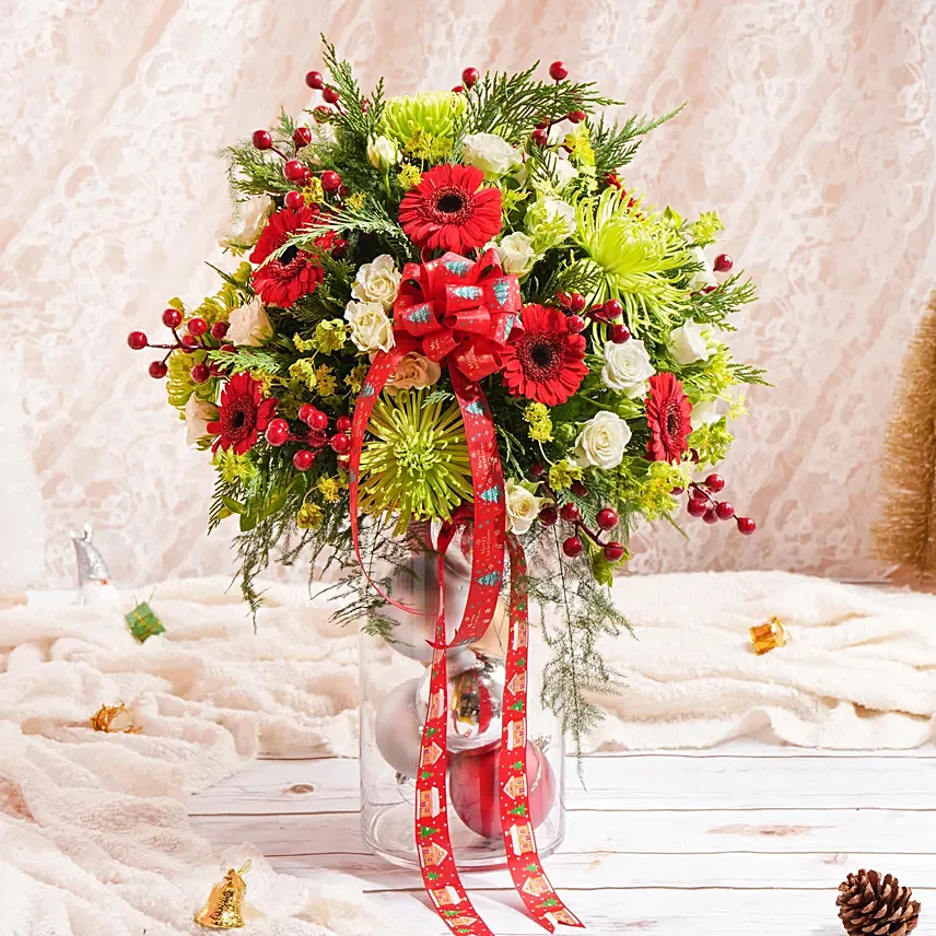 Bright and Shine Flowers Vase: New Year Flowers 