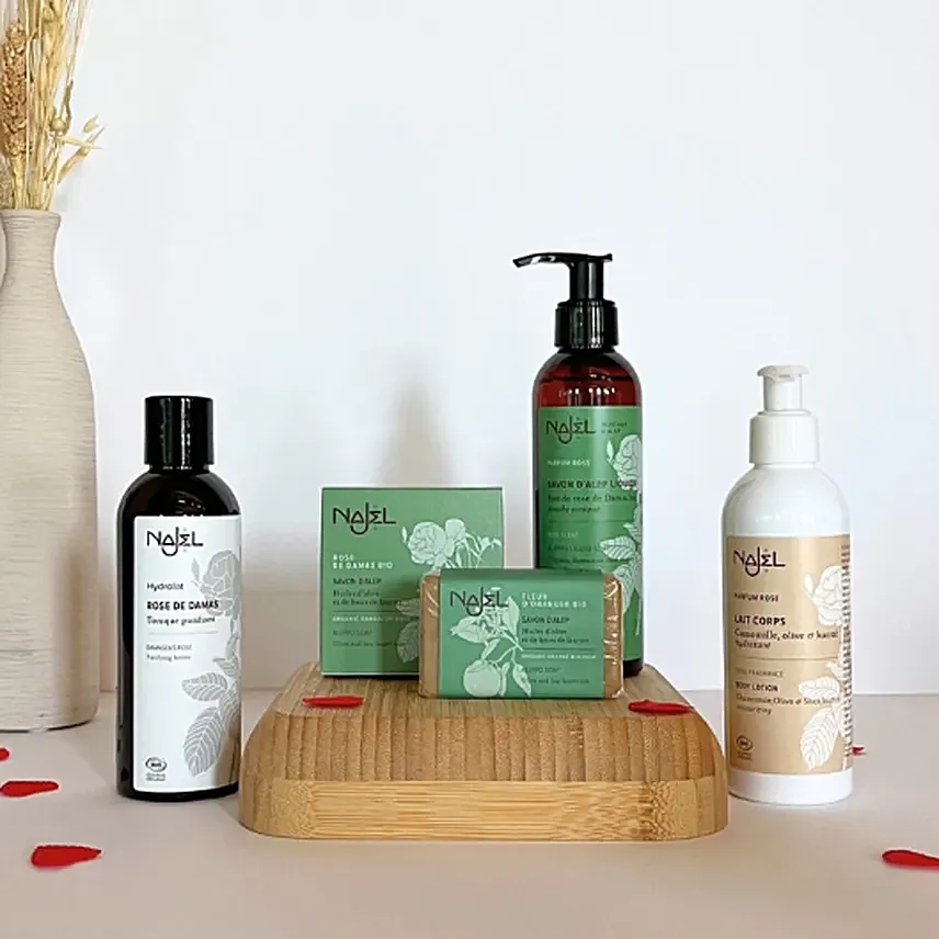 The Queen Of Roses Organic Skincare Gift Set: 