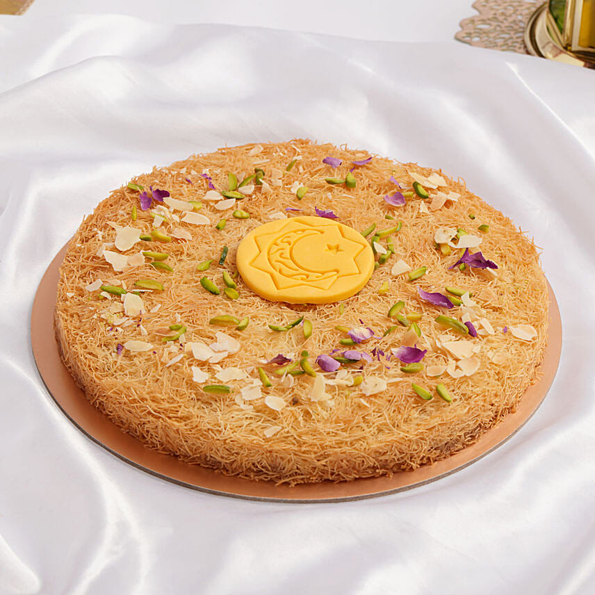 كيك بالكنافة الشهية 8 حصص: كيك العيد