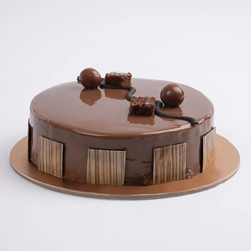 Opulent Dark Fudge Cake: 