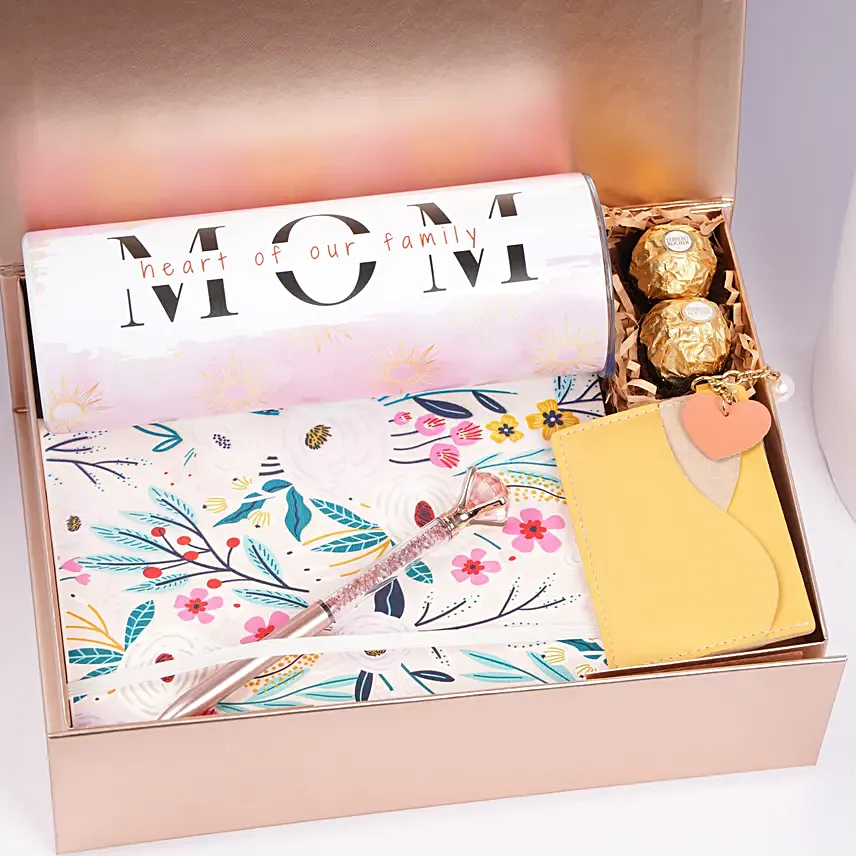 Floral Grace for Mom: Gift Hampers