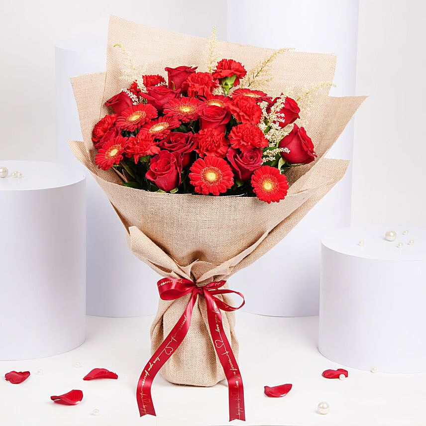 Intimate Red Flowers Bouquet: Send Valentines Day Gifts to Lebanon