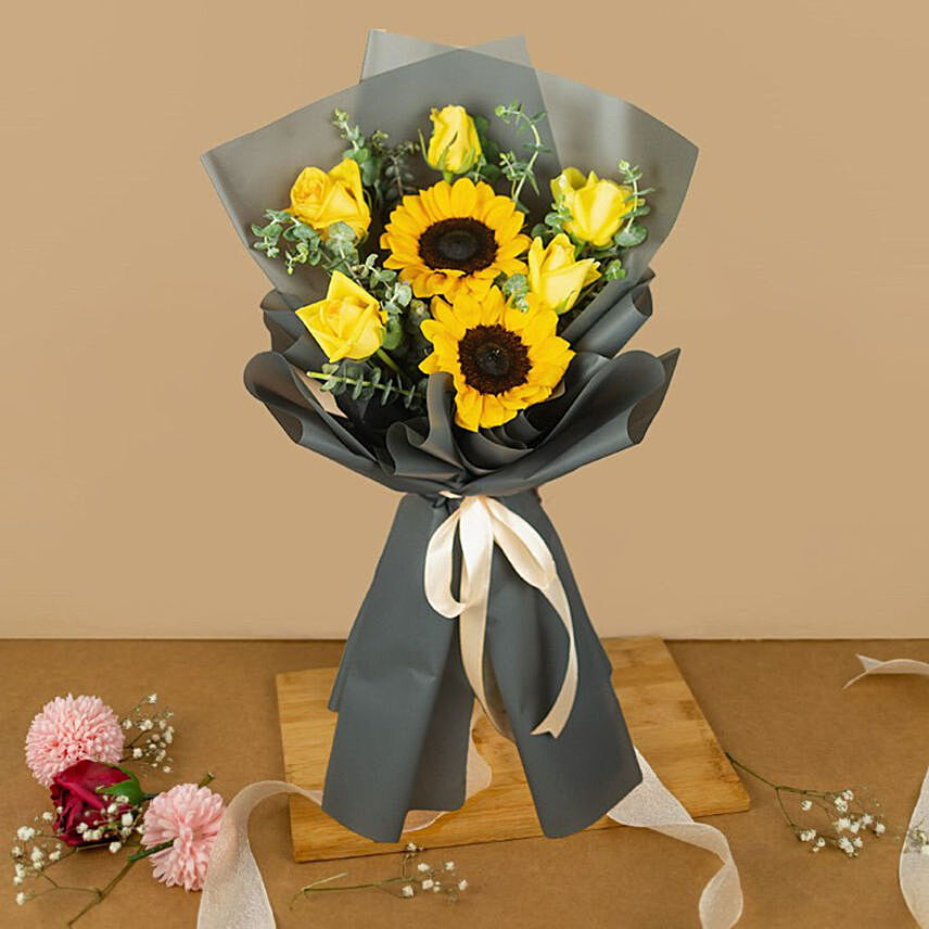 Blooming Sunflower And Roses Bouquet: Sunflowers 