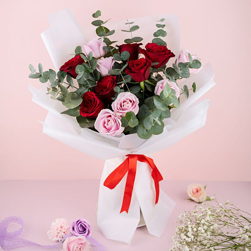 Lovely Mixed Roses Bouquet: 