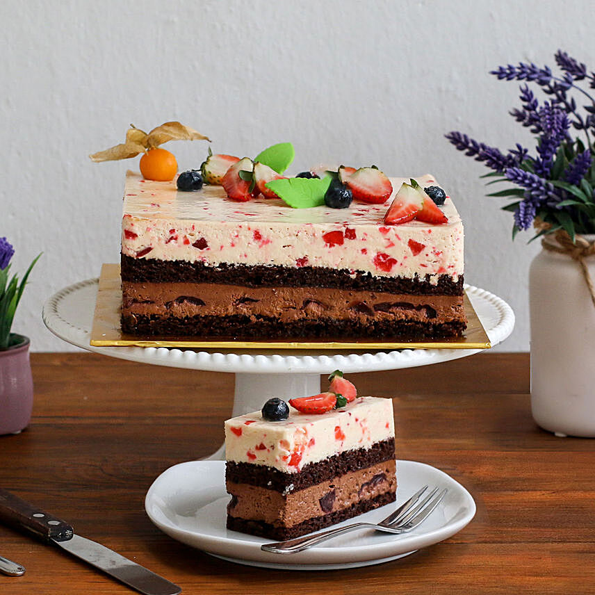 Tempting Black Forest Cake: 