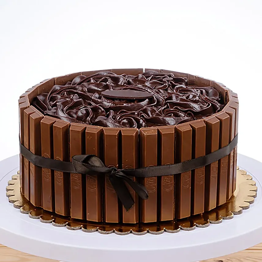Kitkat Chocolate Cake: Oman Gift delivery