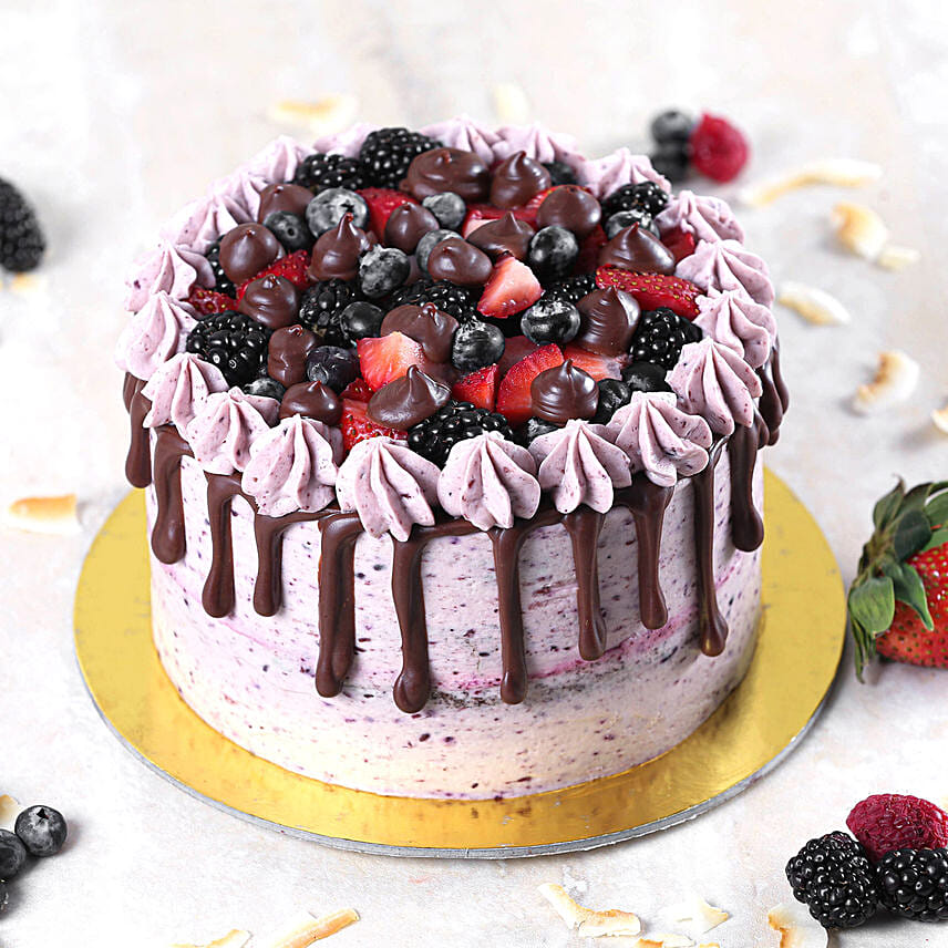 Delicious Chocolate Berry Cake:  Cake Delivery Oman