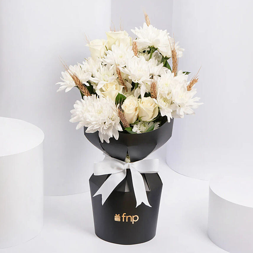 Ethereal Blooms For Her: توصيل ورد في عمان
