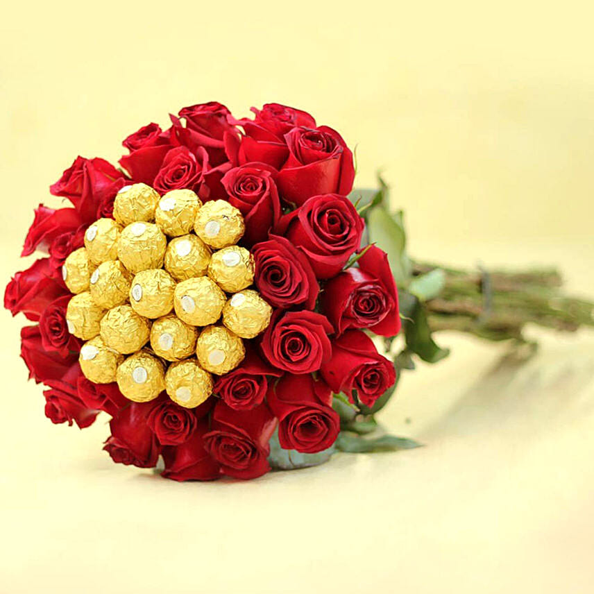 Ferrero Rocher And Rose Arrangement: Flower Delivery Pakistan