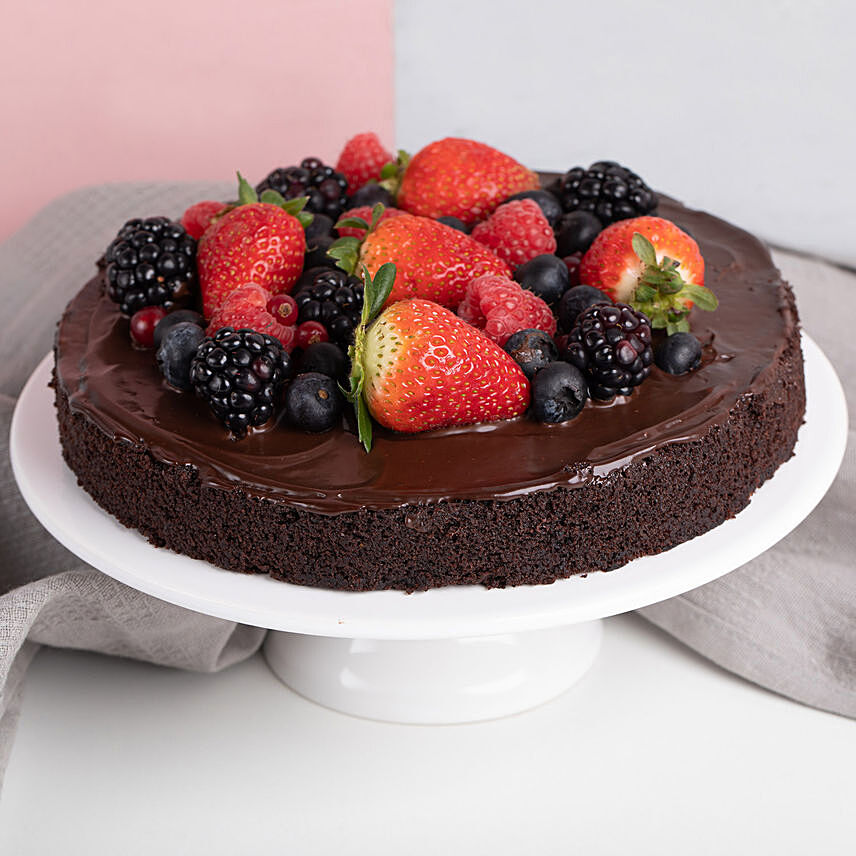Vegan Berry Chocolate Cake: 