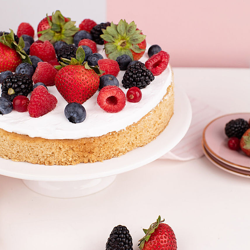 Vegan Berry Vanilla Cake: 